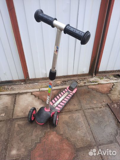 Самокат трехколесный