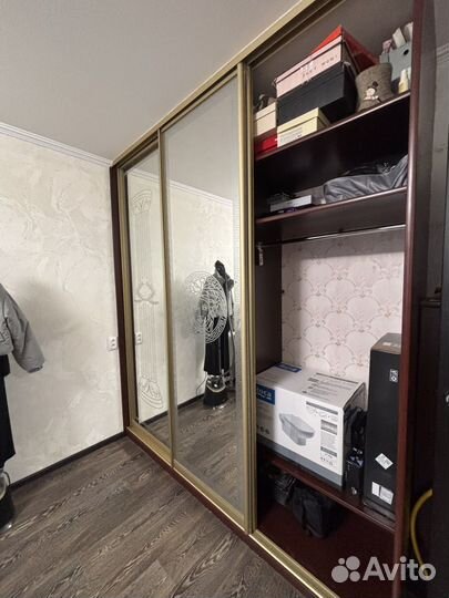 Шкаф купе с зеркалом