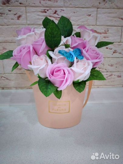 Букет из роз на мыльной основе с бабочкой