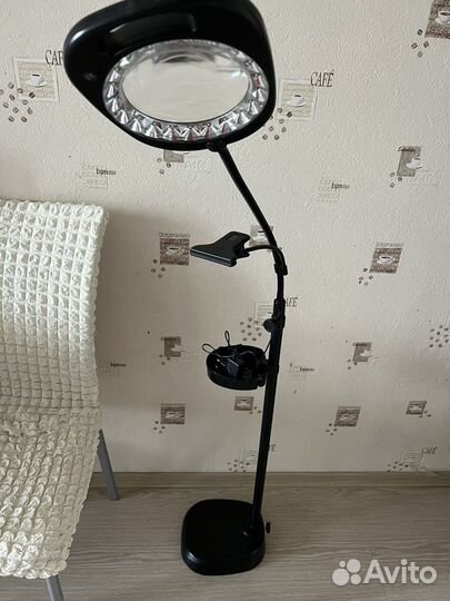 Напольная лупа с подсветкой