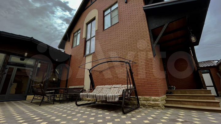 Дом 280 м² на участке 2,5 сот.