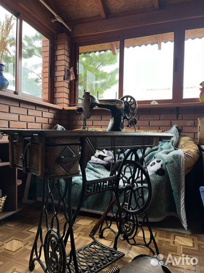 Швейная машинка zinger