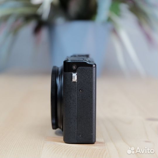 Компактный фотоаппарат Fujifilm XQ1