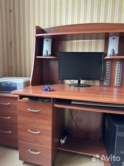 Компьютерный стол и тумба бу