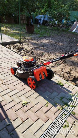 Газонокосилка бензиновая самоходная