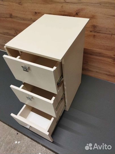 Маникюрный стол складной