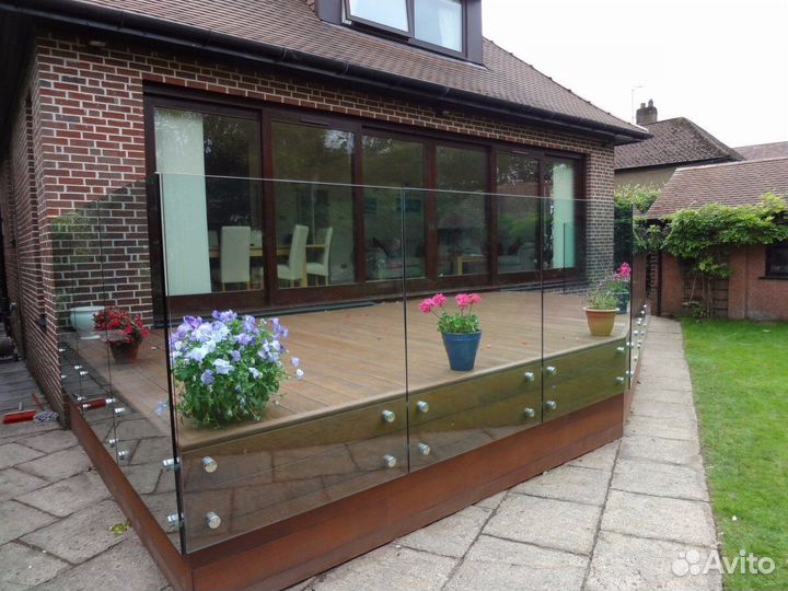 Стеклянные ограждения перил