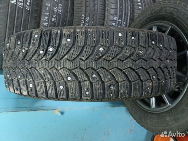 Bridgestone Blizzak Spike-01 185/60 R14 82T