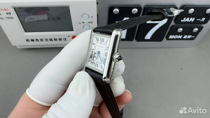 Часы Cartier tank must