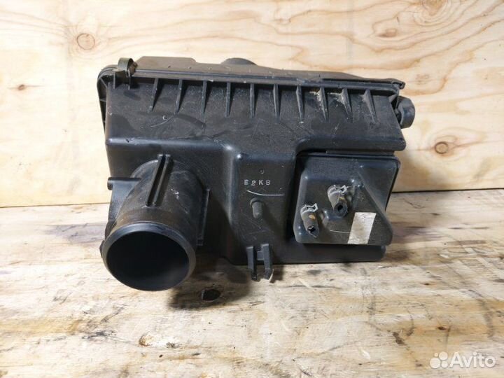 Корпус воздушного фильтра mazda MPV