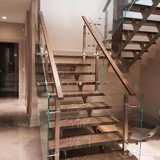 Стеклянные ограждения для лестниц на второй этаж