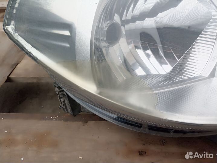 Правая фара nissan tiida c11