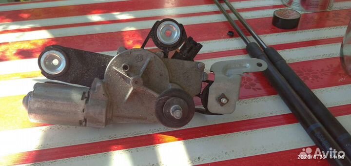 Моторчик стeклoочистителя заднего стекла mazda3 bk