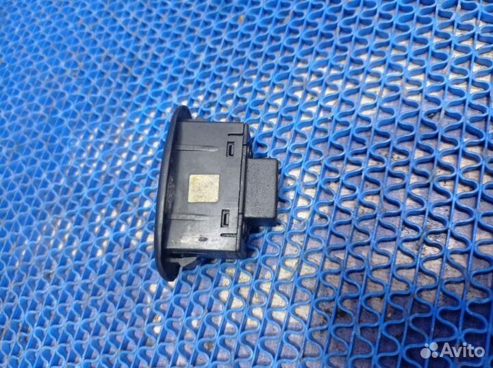 Кнопка открывания багажника Daewoo Nexia седан