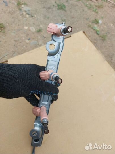 Топливная рампа Toyota RAV4 2010-2022 форсунка