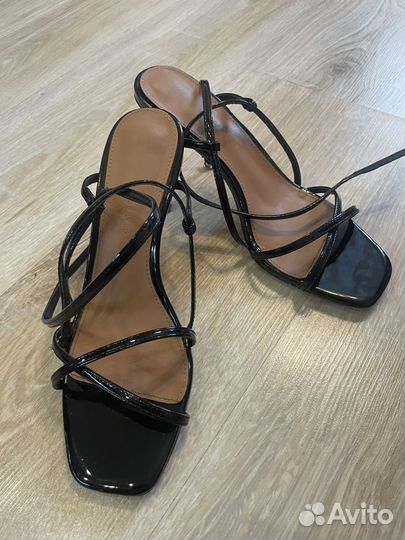 Босоножки черные 39
