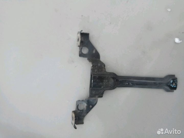 Кронштейн защёлки капота Форд Экоспорт