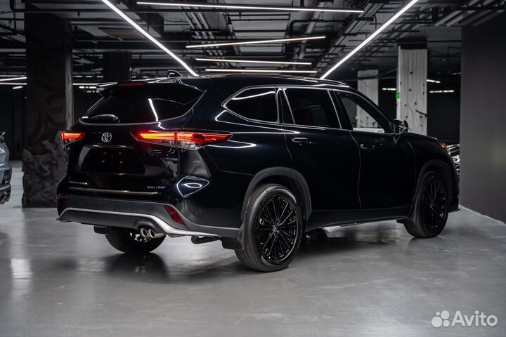 Toyota Highlander 2.4 AT, 2023, 155 км