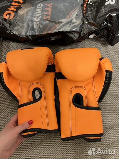 Боксерские перчатки 10 oz новые