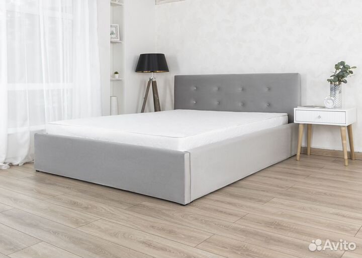 Кровать с матрасом