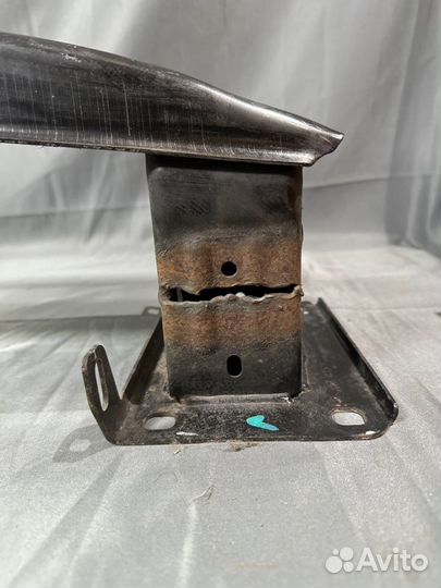 Усилитель бампера передний Skoda Octavia A7