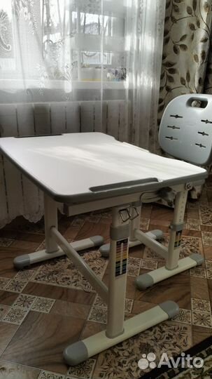 Растущая парта и стул бу