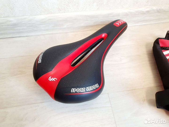 Сидение спортивное и сумка на раму велосипеда