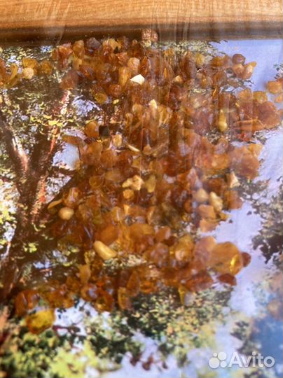 Картина паннно из янтаря и натуральных камней