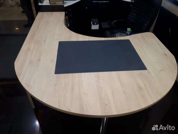 Письменный стол