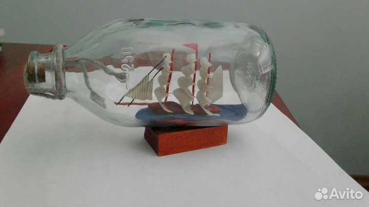 Сувенир парусник в бутылке