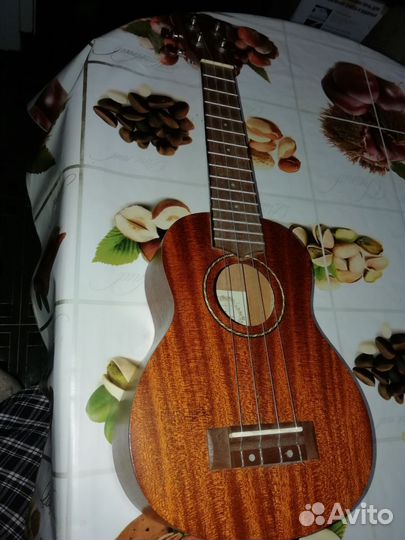 Гитара укулеле