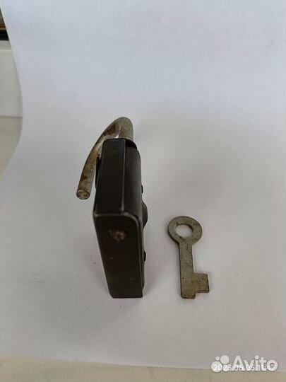 Замок навесной с контролем (СССР)