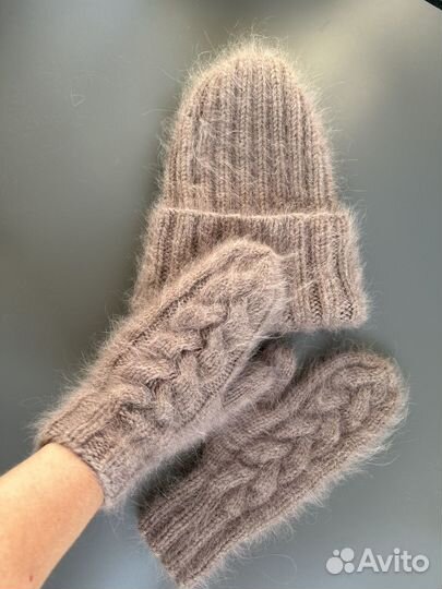 Шапка бини с варежками из ангоры