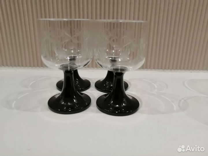 Хрустальные рюмочки на ножке