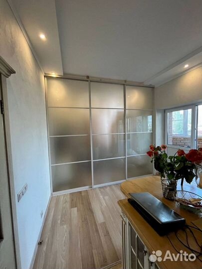 Раздвижная перегородка с матовым стеклом