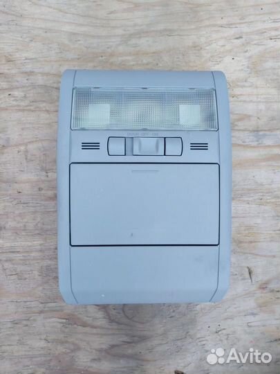 Фонарь салона (плафон) передний Toyota Prius 2