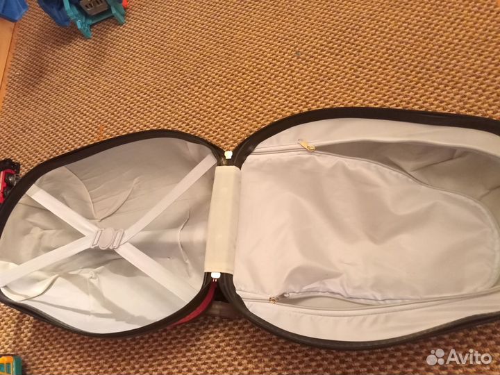 Чемодан на колесах детский