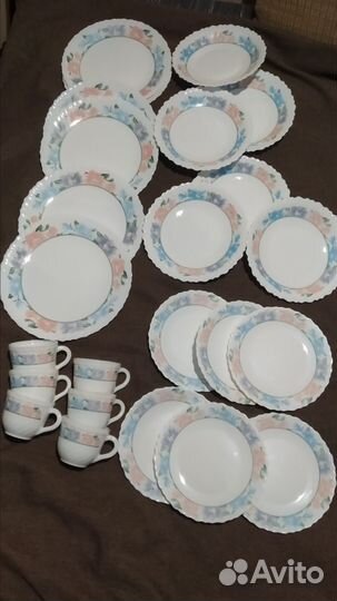 Набор столовой посуды (в комплекте 24 единицы)