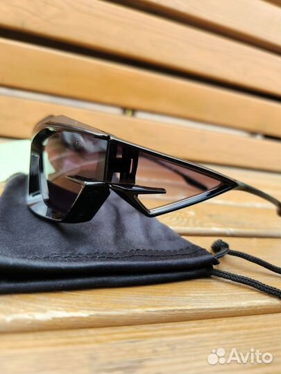 Солнцезащитные очки prada