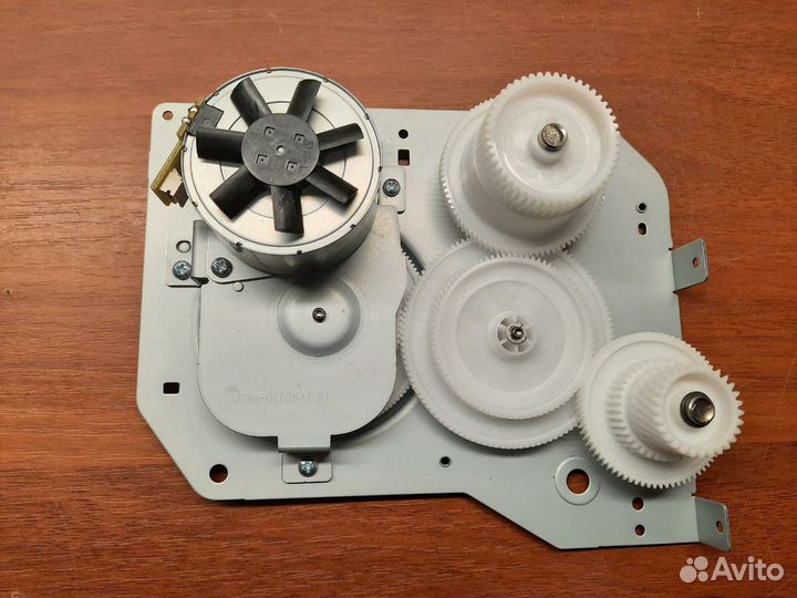 Samsung JC96-04033A Мотор (двиг.) в сборе