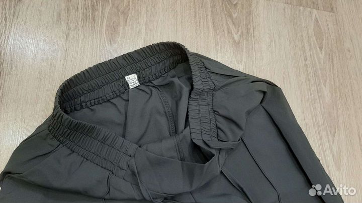 Новые легкие брюки на 44