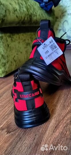 Новые кроссовки 