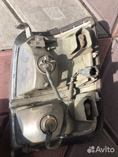 Продам правый поворот на nissan elgrand