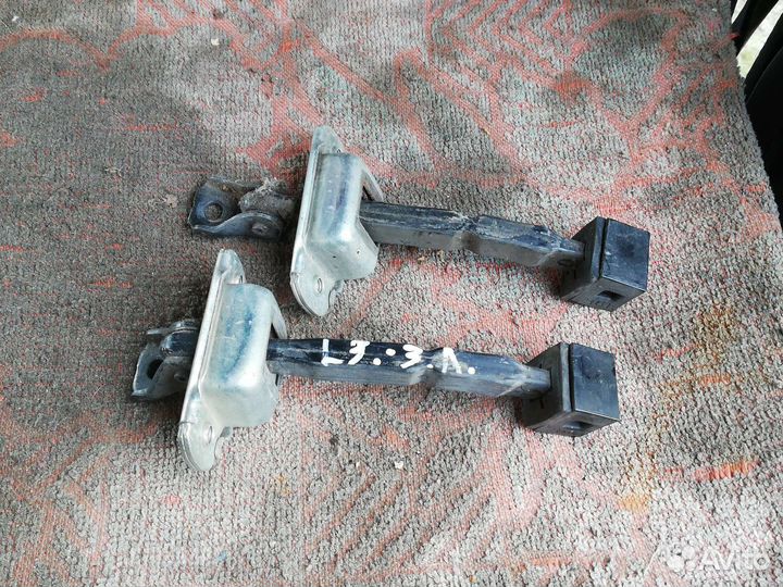 Ограничитель двери Митсубиси Лансер 9