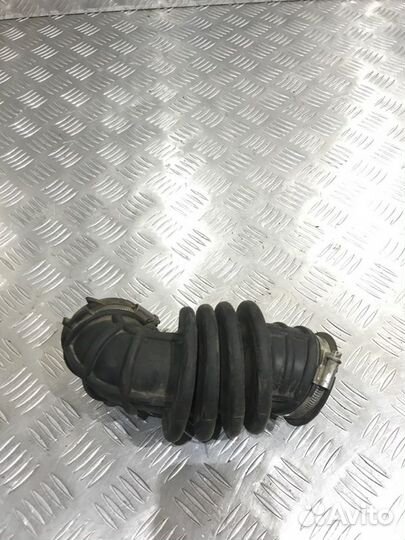 Патрубок воздушного фильтра Ford Focus 2 седан 1.6