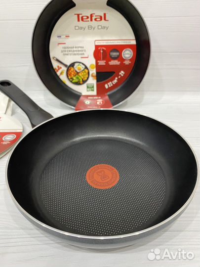 Сковорода Tefal новая, 22 см, без крышки