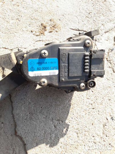 Электронная педаль газа Рено Лагуна 2