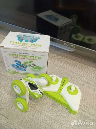 Радиоуправляемая трюковая машинка перевёртыш