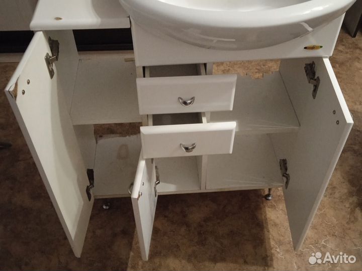 Тумба с раковиной в ванную бу