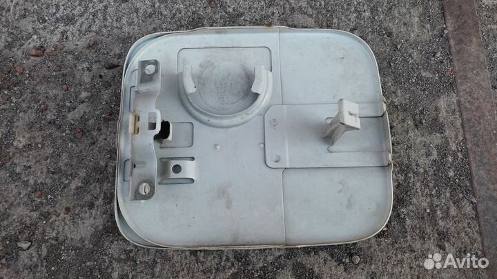 Лючок бензобака Suzuki Escudo